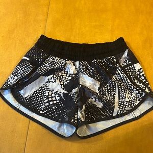 Lululemon tracker shorts size 8